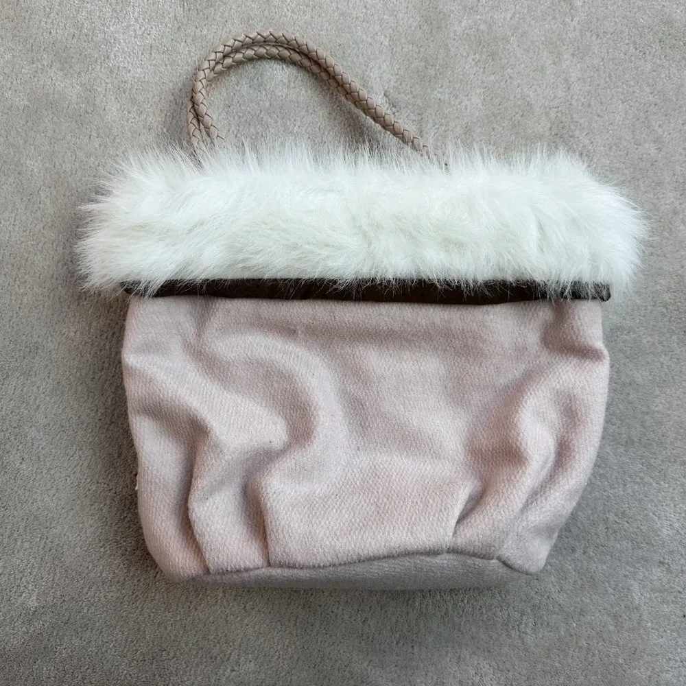 Cute Bow Fabric Bag with Lace and Faux Fur Detail - Picture 3 of 6